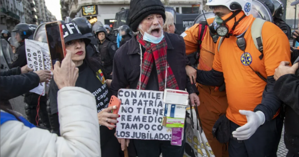Marchas en el Congreso: jubilados, Garrahan y Abuelas reclaman tras el veto de Milei Marchas en el Congreso: jubilados, Garrahan y Abuelas reclaman tras el veto de Milei