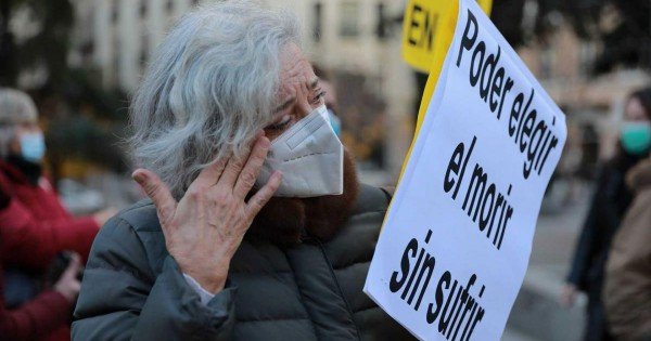 Uruguay aprobó el proyecto de ley que regula y autoriza la eutanasia Uruguay aprobó el proyecto de ley que regula y autoriza la eutanasia