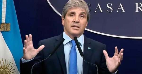 Caputo enfrenta vencimientos por billones y busca evitar presión sobre el dólar Caputo enfrenta vencimientos por billones y busca evitar presión sobre el dólar