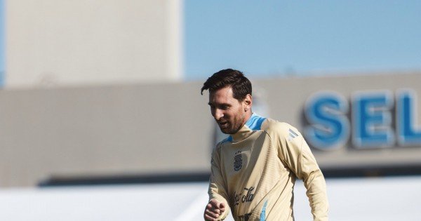 Messi se suma a la Selección para el duelo con Venezuela por Eliminatorias Messi se suma a la Selección para el duelo con Venezuela por Eliminatorias