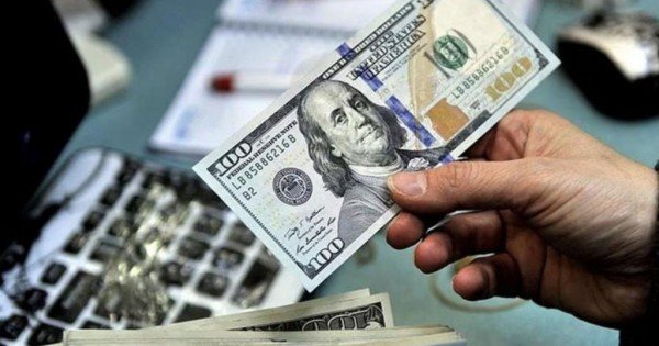 El Gobierno detiene la libre flotación del dólar en medio de los comicios El Gobierno detiene la libre flotación del dólar en medio de los comicios