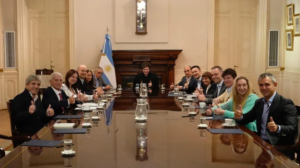 Javier Milei se reunió con su gabinete antes del cierre de campaña en Moreno