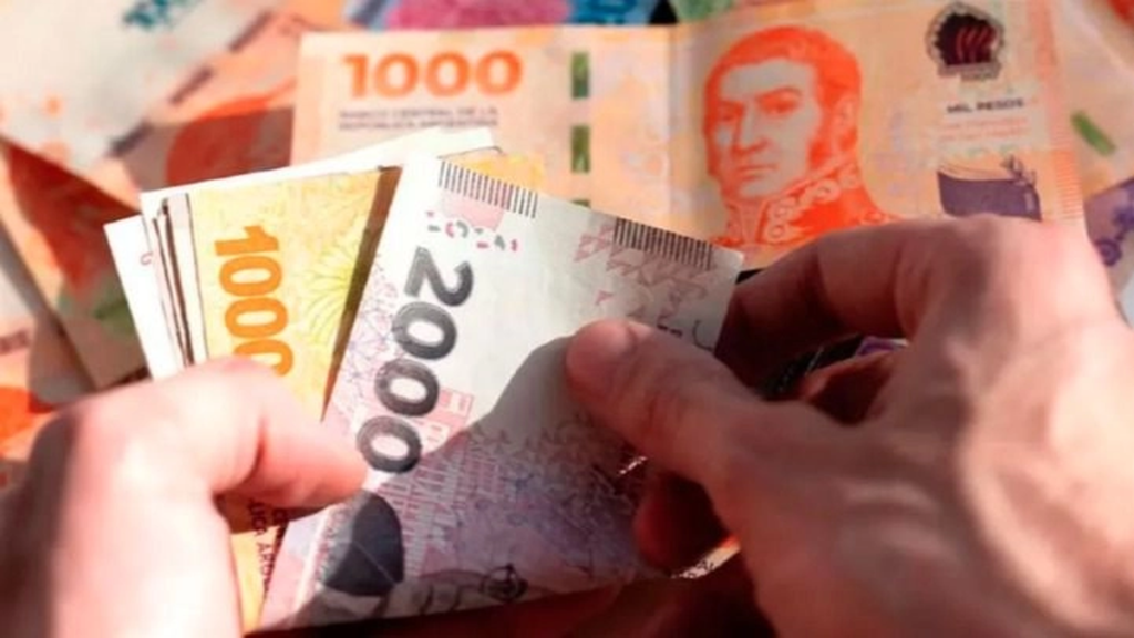 El paga mínimo ha caído a su magnitud verídico más pequeño en décadas y está para sub de la pensión ínfima. El paga mínimo ha caído a su magnitud verídico más pequeño en décadas y está para sub de la pensión ínfima.