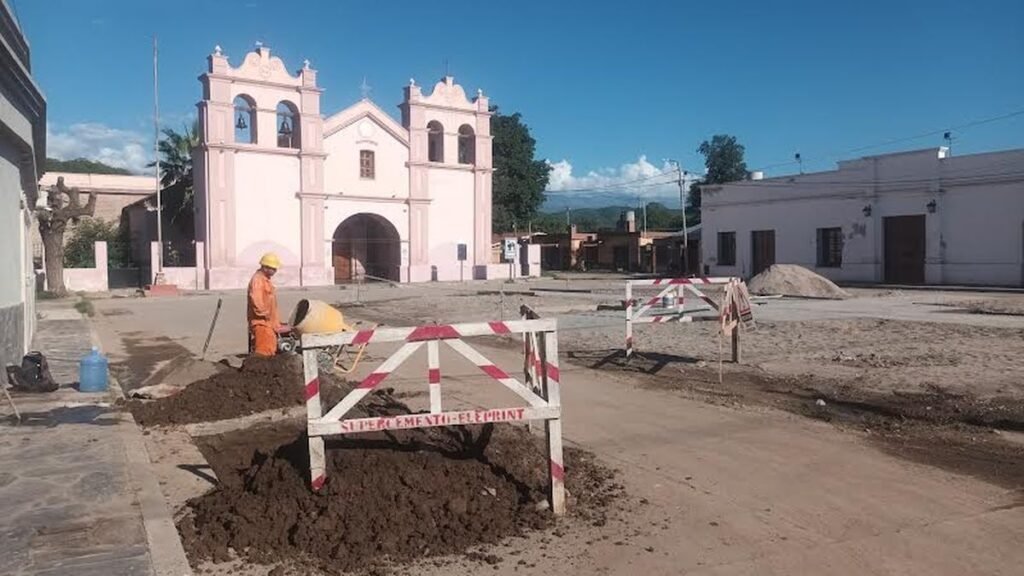 Continúan los trabajos en la plaza de Villa Dolores