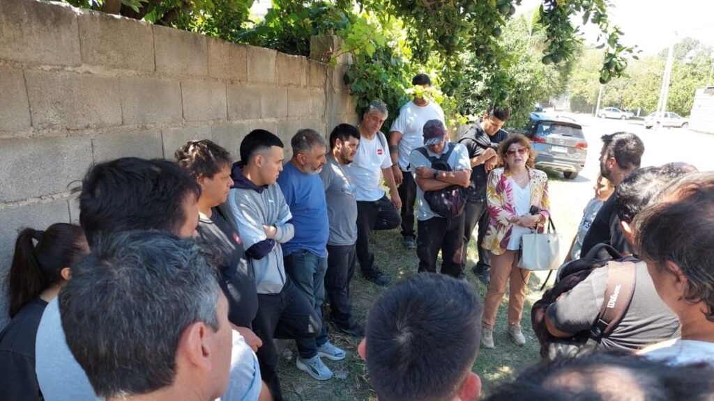 Dabra desvinculó a 23 operarios del calzado y es el segundo cierre de la semana