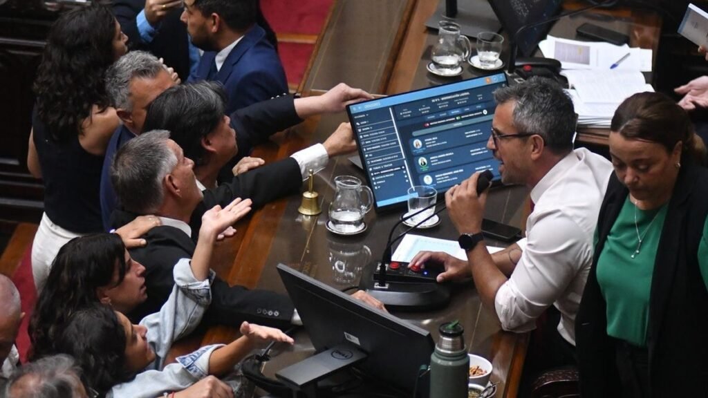 En una polémica sesión,  la Cámara de Diputados  aprobó la reforma laboral