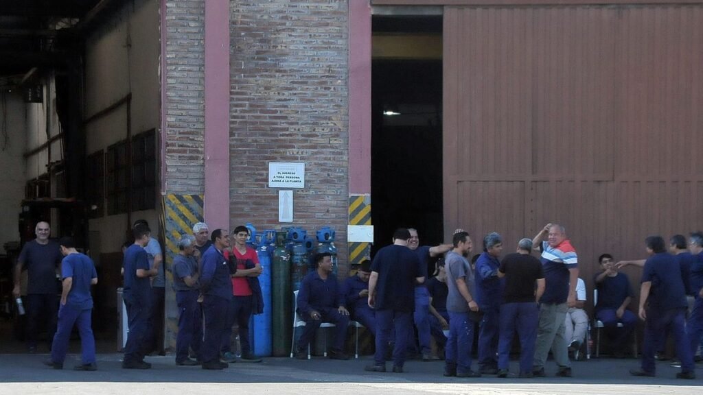 NEBA cierra por segunda vez su planta y deja a todos sus trabajadores en la calle