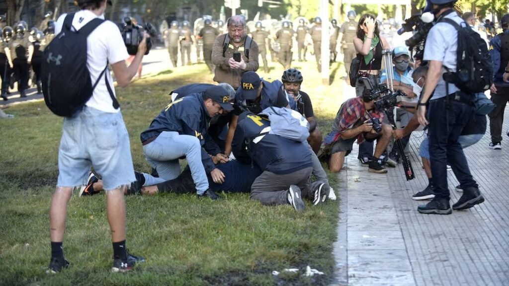 Varios heridos frente al Congreso