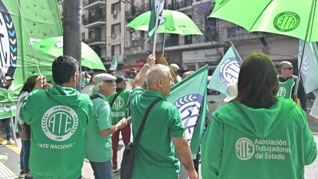 ATE convoca a un paro y Aguiar cuestiona a la CGT por no movilizarse
