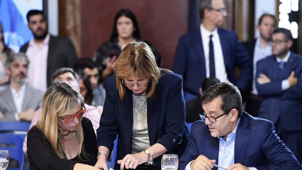 LLA consiguió el dictamen para la reforma laboral: se tratará el viernes 27 en el Senado LLA consiguió el dictamen para la reforma laboral: se tratará el viernes 27 en el Senado