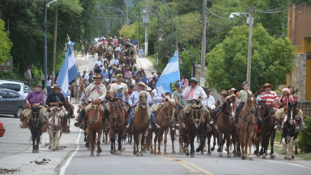 Multitudinaria Cabalgata de la Fraternidad consolidó a El Rodeo como epicentro turístico de Ambato