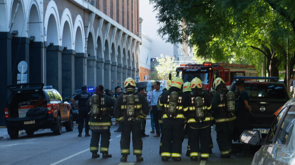 Explotó un paquete bomba en la Escuela Superior de Gendarmería y hay heridos Explotó un paquete bomba en la Escuela Superior de Gendarmería y hay heridos