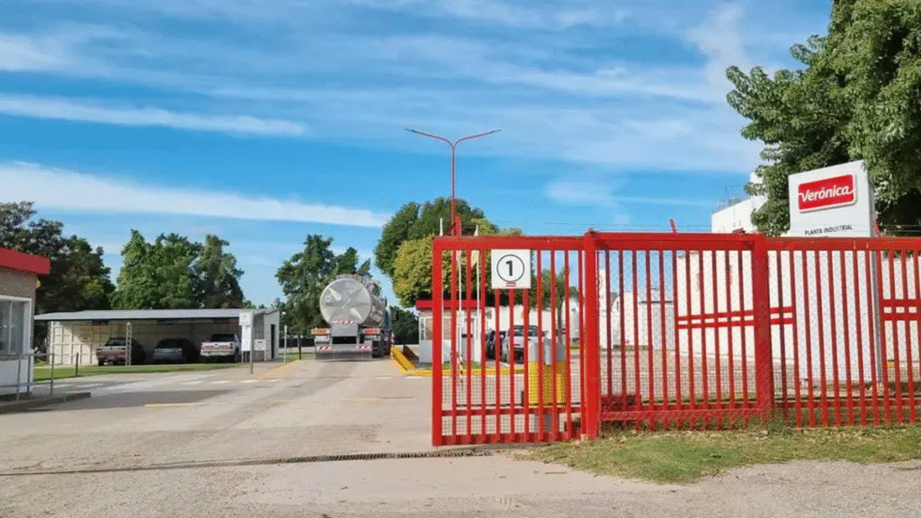 Crece la incertidumbre por la continuidad de Lácteos Verónica: plantas paralizadas y salarios adeudados