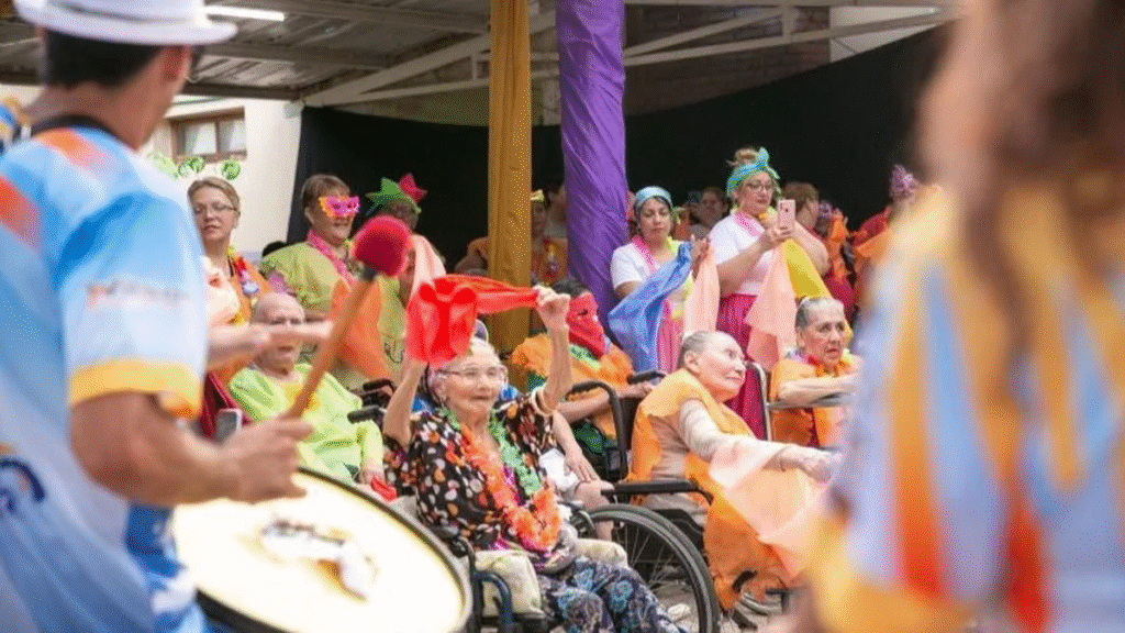 Los adultos mayores de la Residencia Fray Mamerto Esquiú celebran “La Diablada del Carnaval”