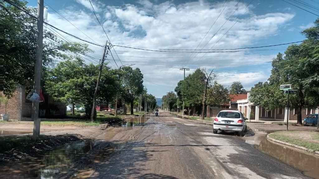 Persisten los reclamos por el estado de la avenida Enrique Ocampo