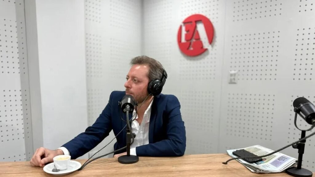 Natella le recomendó a Fama que “supere su divismo político”