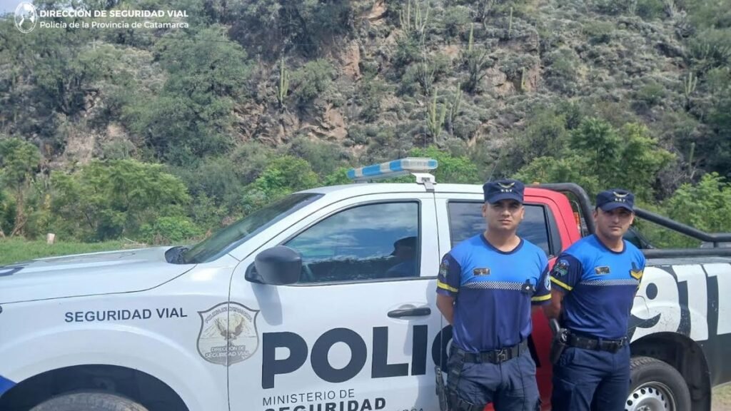 Policías salvaron a un bebé durante un operativo en la Ruta 40 Policías salvaron a un bebé durante un operativo en la Ruta 40
