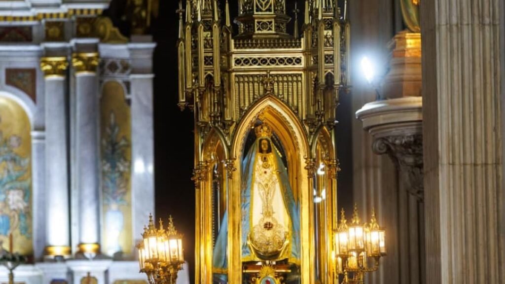 La Bajada de la Virgen del Valle abrió las festividades en su honor