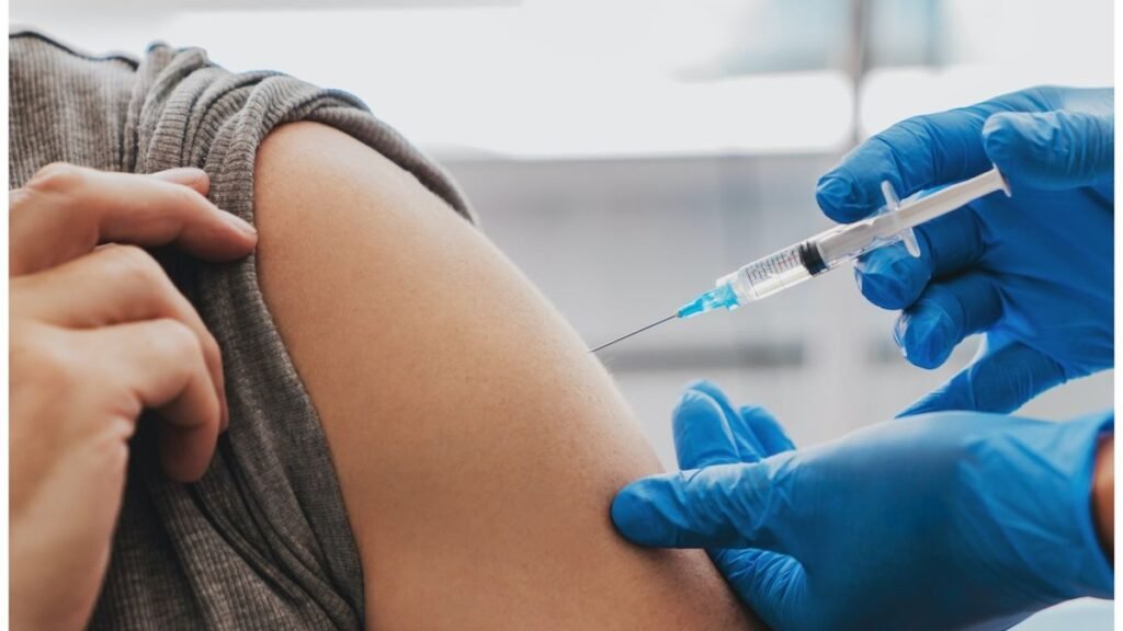 Instan a vacunarse contra el dengue