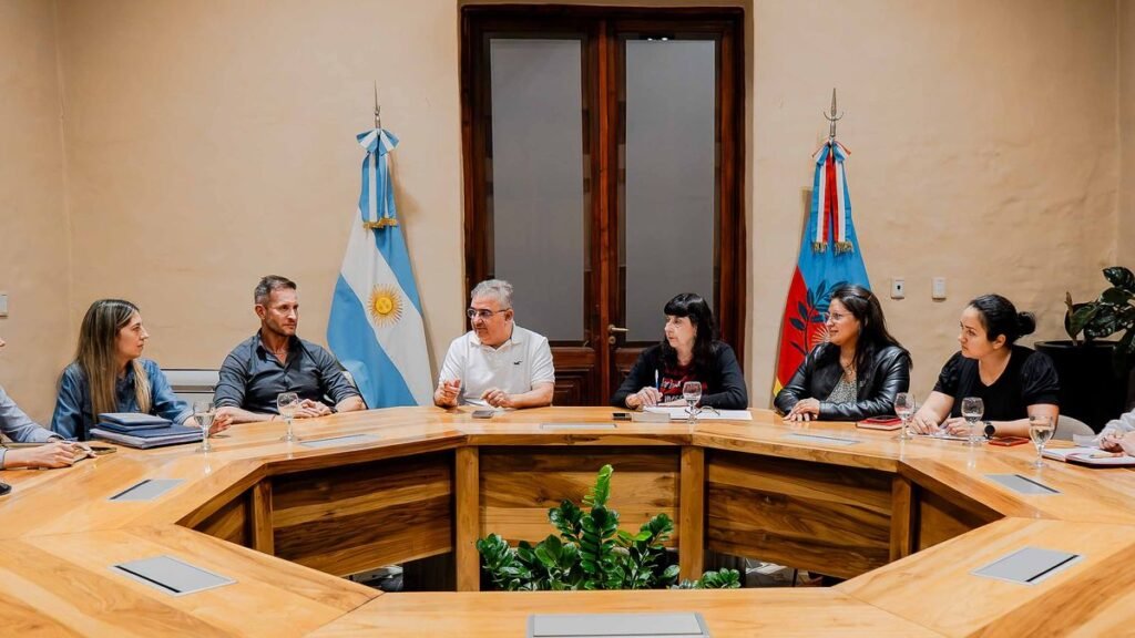 El gobernador Jalil valoró la nueva ley de Glaciares como “un avance del federalismo”