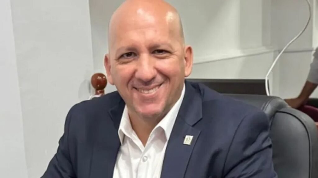 Perea cruzó a los libertarios y los trató de “oportunistas”