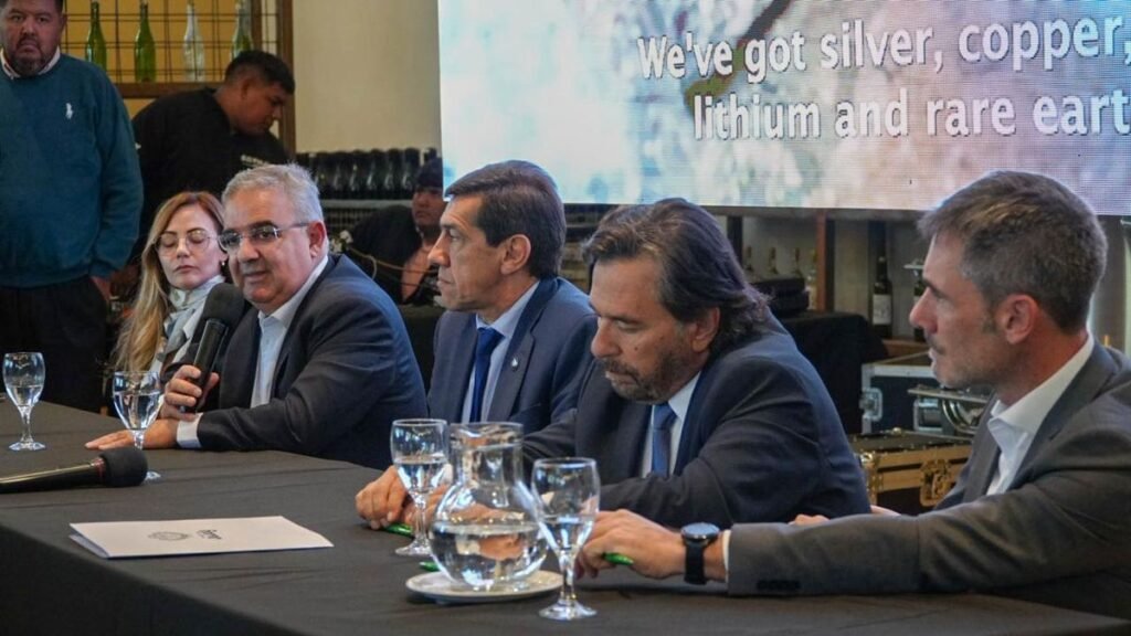 Gobernadores de la Mesa del Litio sellaron un acuerdo estratégico con el CFI