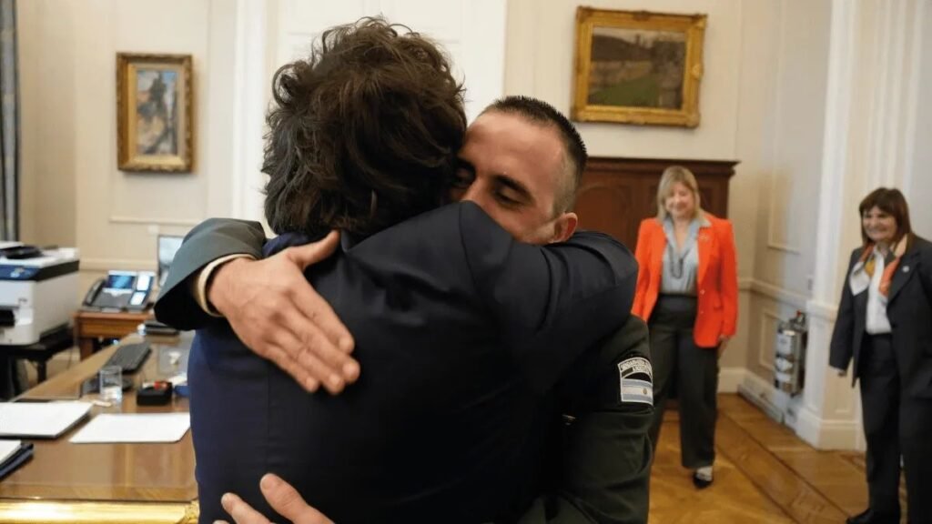 Javier Milei recibió al gendarme Nahuel Gallo en Casa Rosada