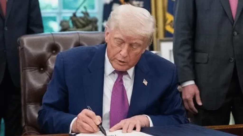 Trump prorroga el bloqueo contra Irán