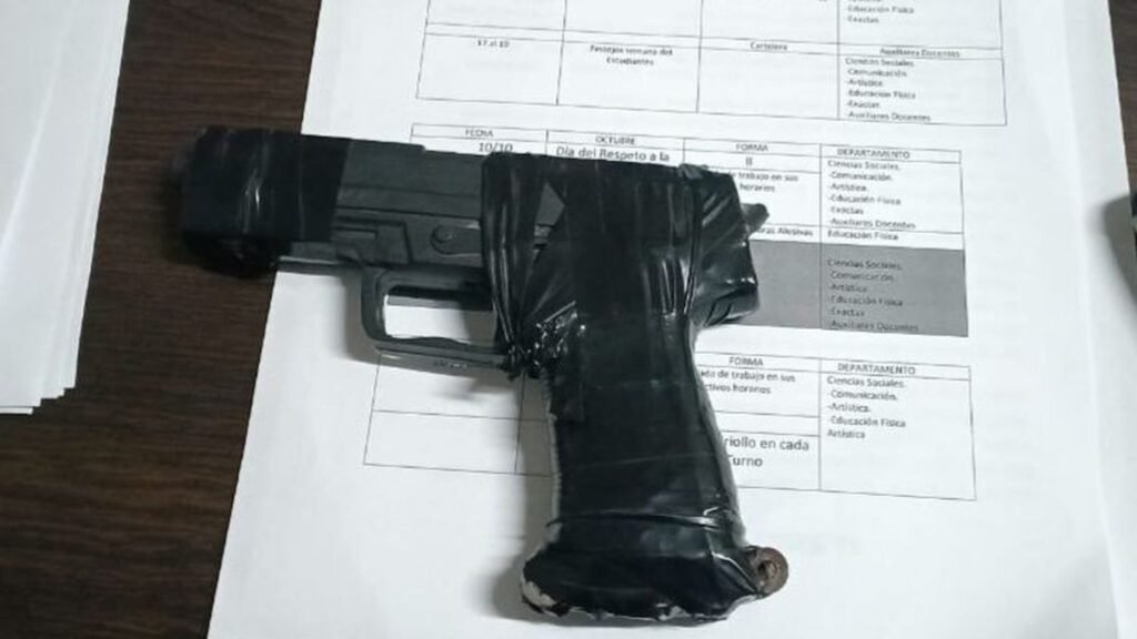 Chico de 14 años llevó una réplica de pistola al colegio