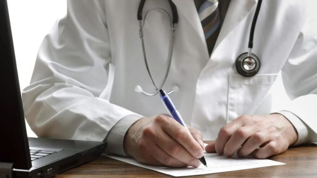 Médicos denuncian recortes, trabas administrativas y falta de diálogo Médicos denuncian recortes, trabas administrativas y falta de diálogo