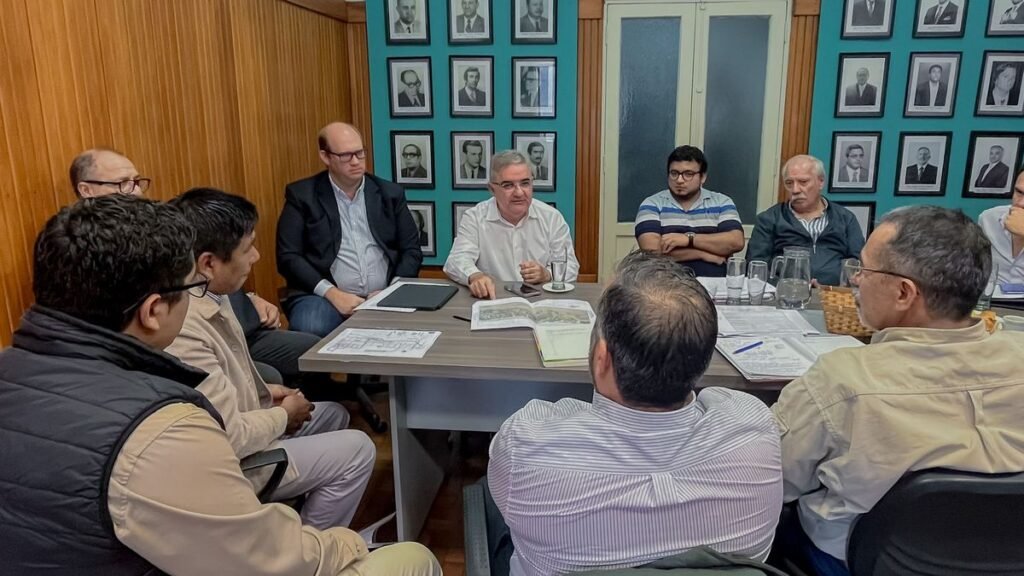 El Gobernador inaugurará una escuela y recorrerá el camino Chuquisaca-El Peñón El Gobernador inaugurará una escuela y recorrerá el camino Chuquisaca-El Peñón