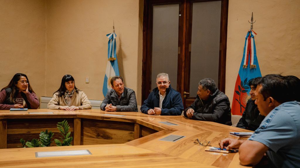 Avanzan acciones conjuntas para fortalecer proveedores y empleo local en Antofagasta de la Sierra