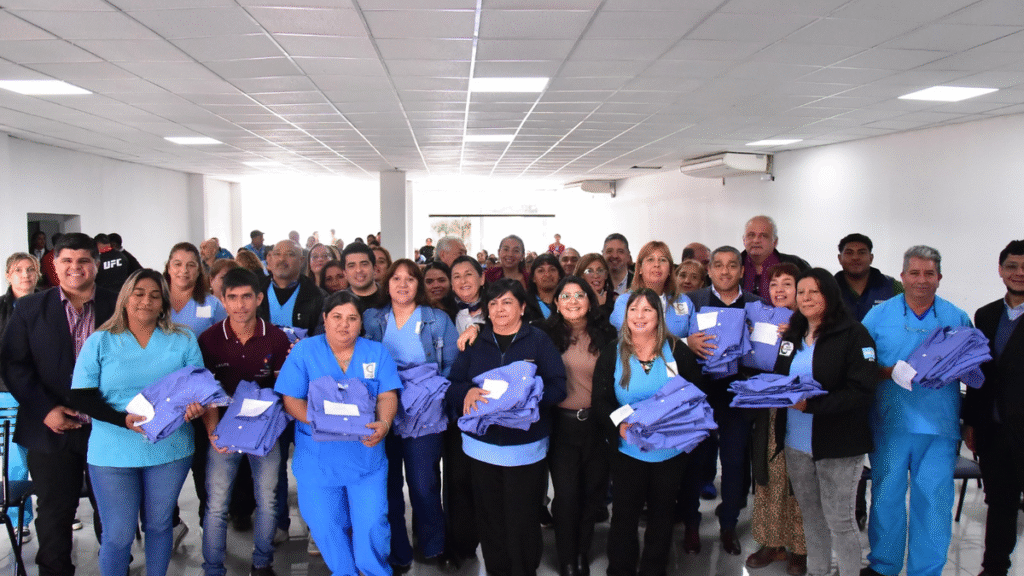 Salud fortalece el trabajo territorial con entrega de indumentaria a Agentes Sanitarios