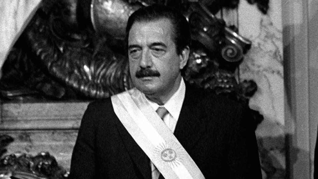 La Circular 830 en el gobierno de Alfonsín: el antecedente de millonarios créditos para amigos del poder La Circular 830 en el gobierno de Alfonsín: el antecedente de millonarios créditos para amigos del poder