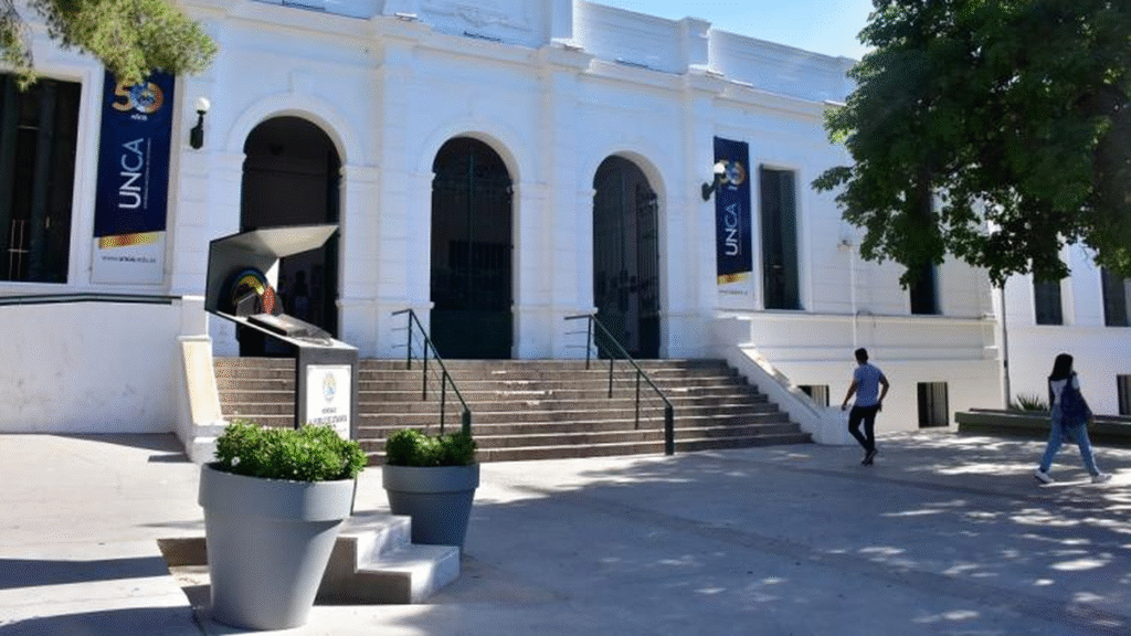 Docentes de la Unca se suman a las dos semanas de paro nacional durante abril Docentes de la Unca se suman a las dos semanas de paro nacional durante abril