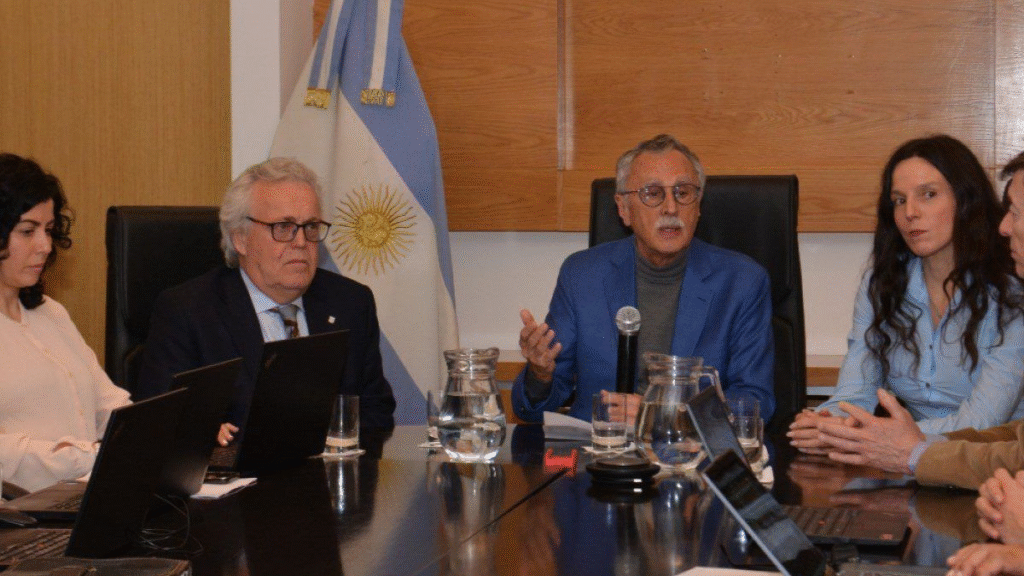 Investigan créditos millonarios a funcionarios de Salud y evalúan denuncias penales