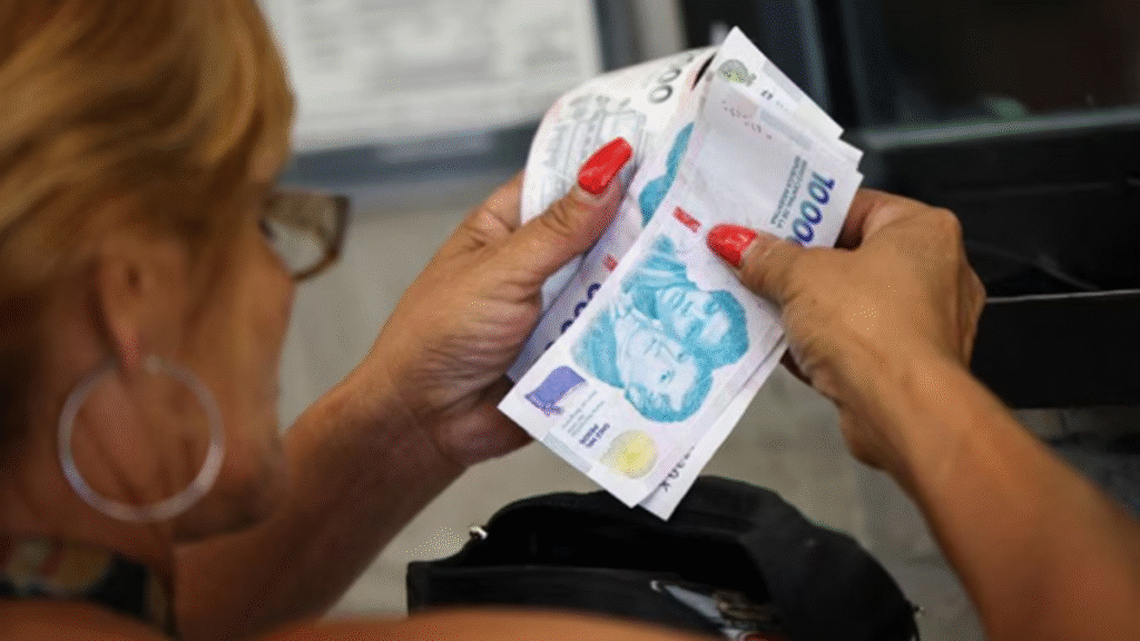 Los salarios privados volvieron a caer en marzo y acumulan tres meses por debajo de la inflación