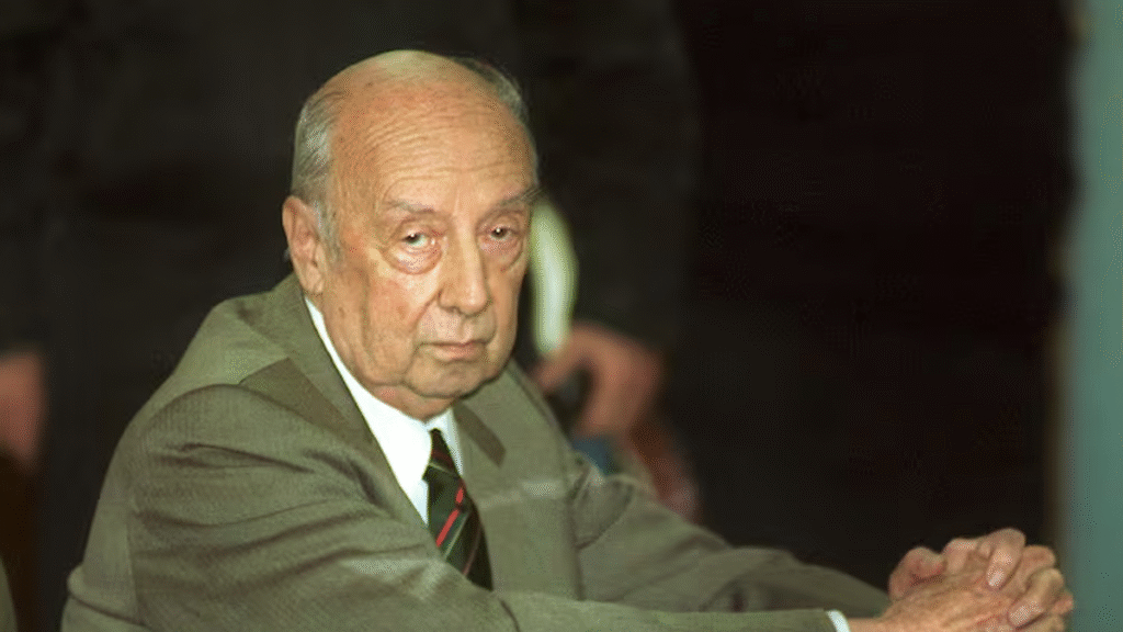 Allanan la casa de Suárez Mason en busca de archivos de la dictadura