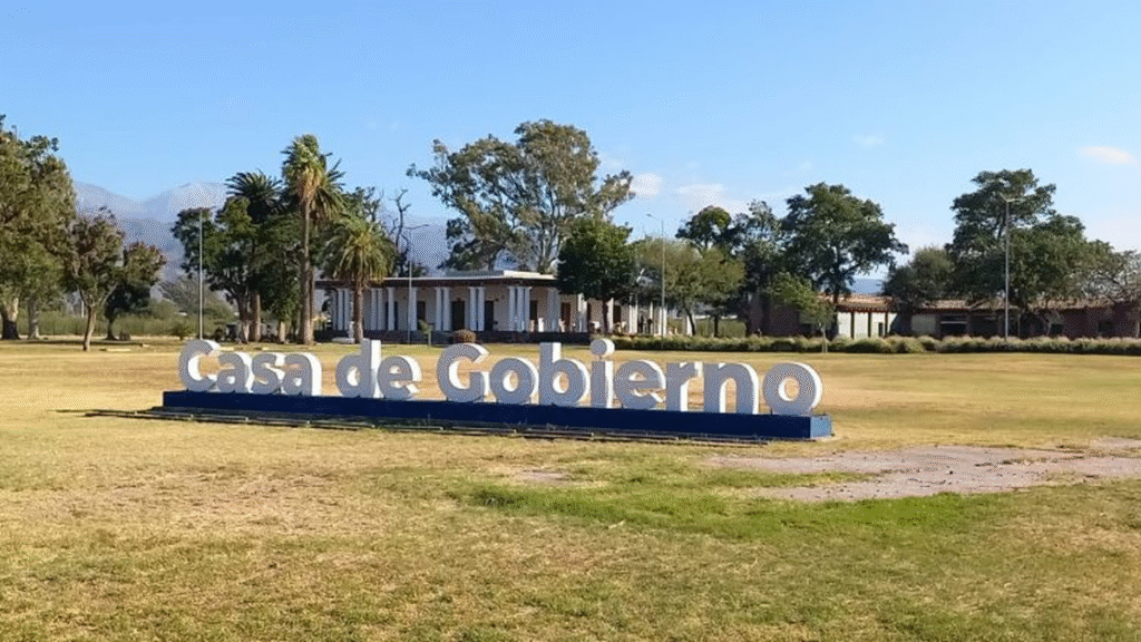 El sinceramiento y fin de un simulacro: hacer que exista sin existir