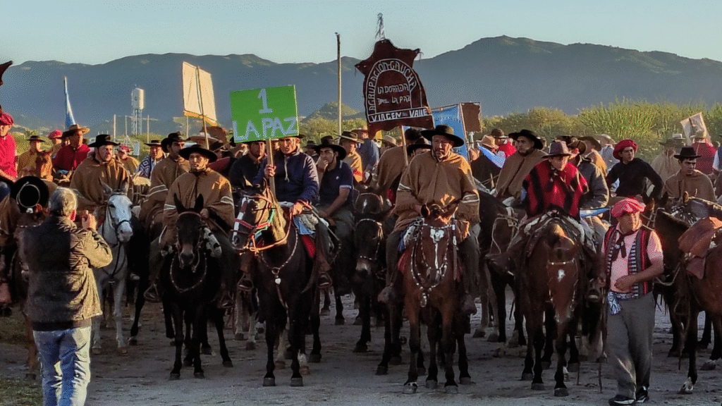 Multitudinaria cabalgata gaucha en honor a la Virgen del Valle