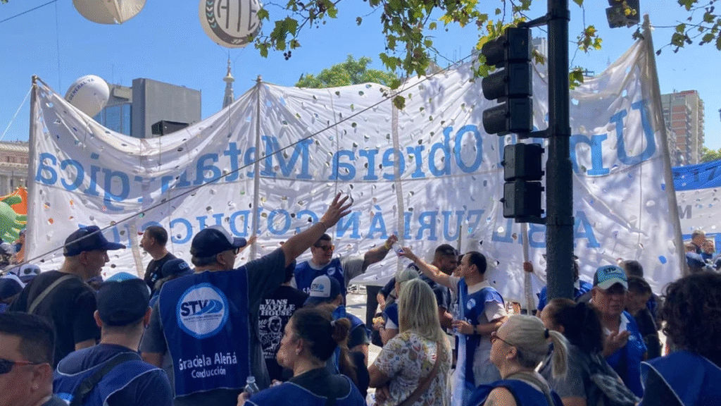 Trabajadores Viales denunciaron penalmente a Javier Milei por el manejo de fondos jubilatorios