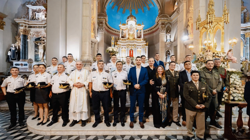 Las fuerzas de seguridad rindieron homenaje a la Virgen del Valle