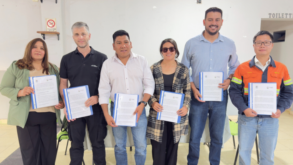 Zijin-Liex garantiza el transporte para estudiantes del nivel terciario en Fiambalá