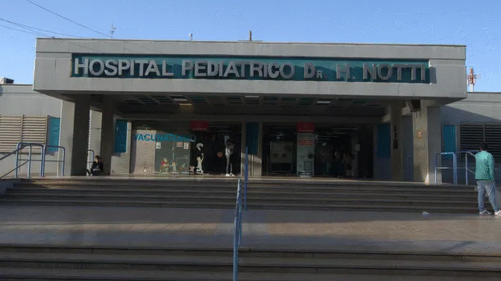 Un bebé fue internado con graves lesiones en la cabeza