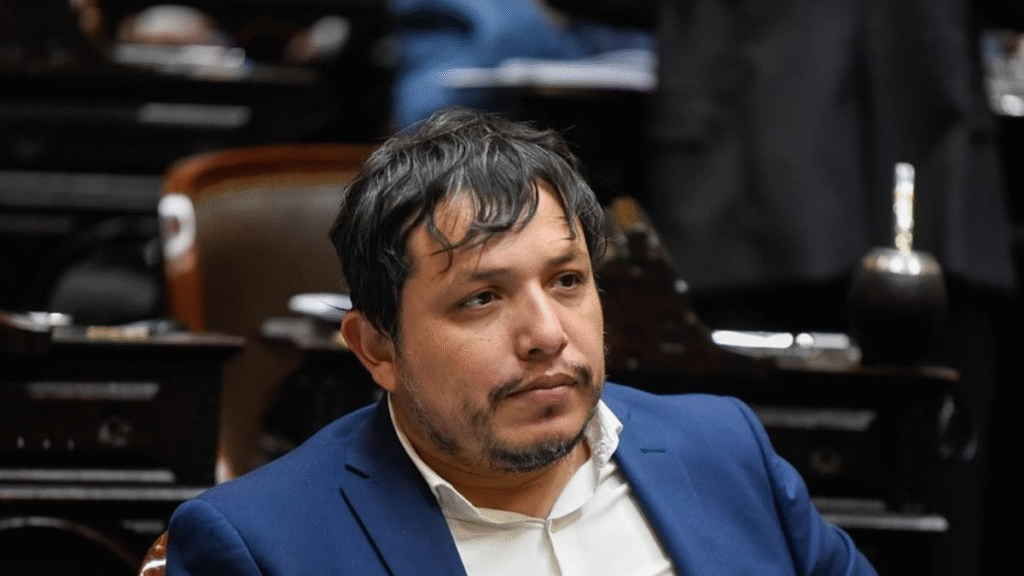 Nóblega respaldó a Saadi en su petición de eliminar el impuesto a los combustibles