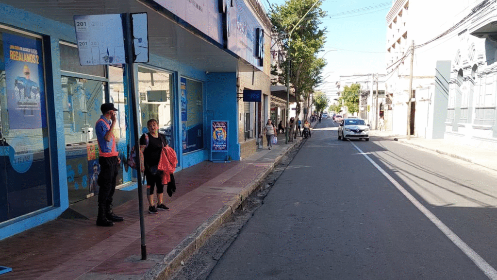 El paro de colectivos se hace sentir y las empresas sostienen que el transporte del interior está en emergencia