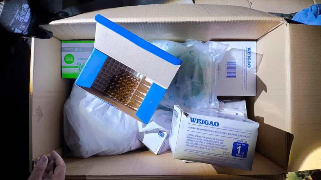 Hallan encomienda con propofol, fentanilo ketamina y dinero