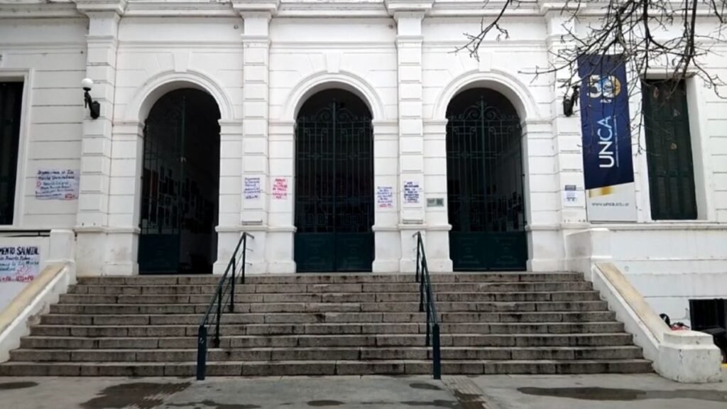 Advierten que estudiantes abandonan la UNCa por razones económicas y familiares