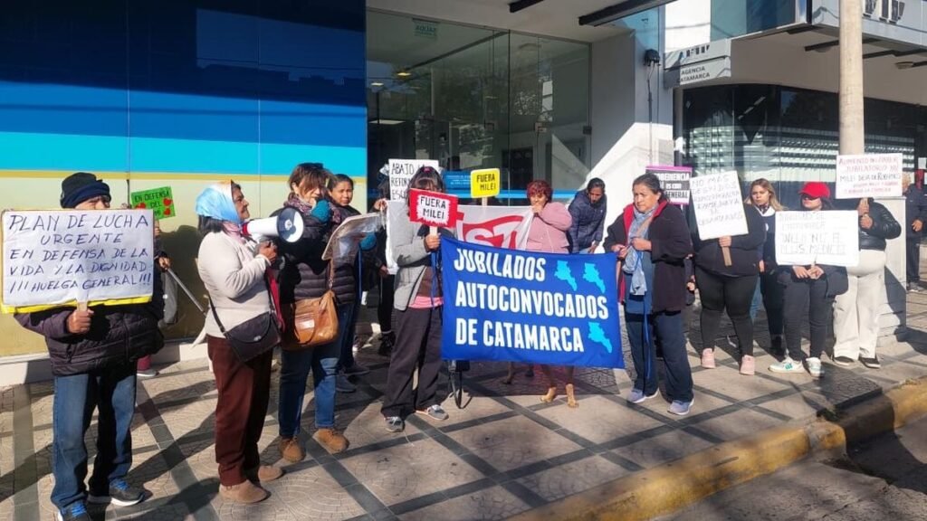 Jubilados autoconvocados marcharon ayer contra el desfinanciamiento del PAMI