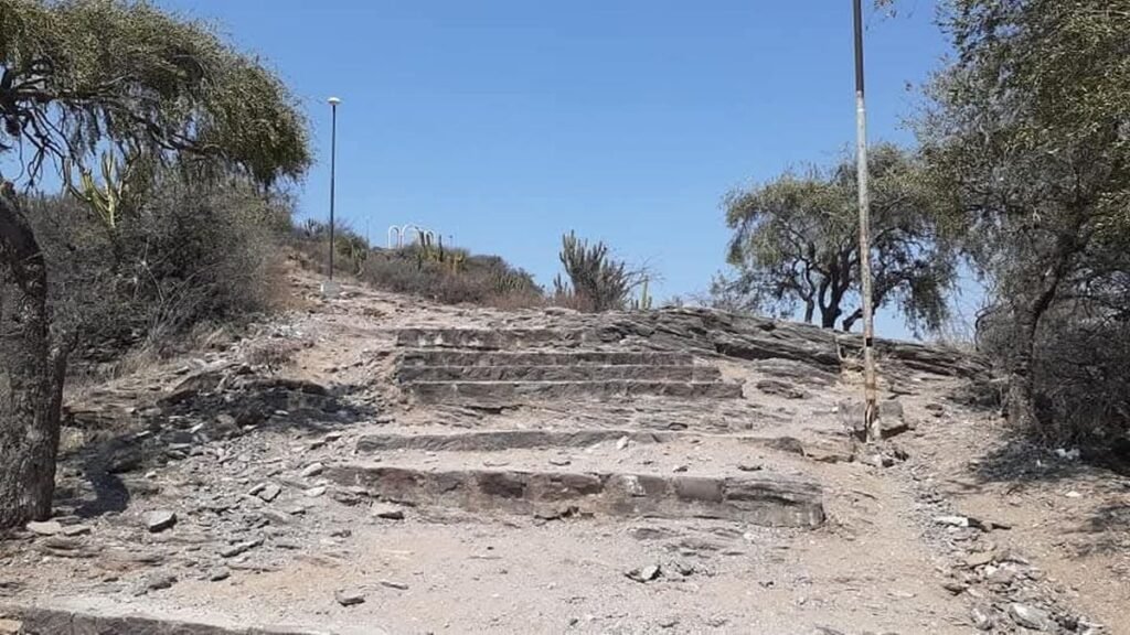 Denuncian abandono y daños en el monumento al Beato Esquiú